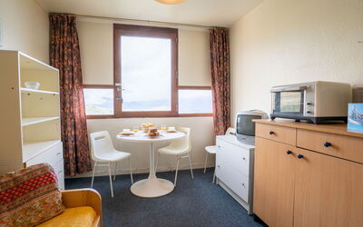 Accommodation:&nbsp;Vostok Zodiaque 800.34