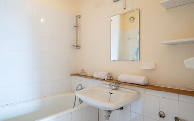 Accommodation:&nbsp;Vostok Zodiaque 800.75