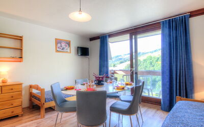 Accommodation:&nbsp;Vostok Zodiaque 800.55