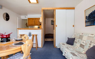 Accommodation:&nbsp;Vostok Zodiaque 800.86