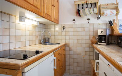 Accommodation:&nbsp;Vostok Zodiaque 800.86