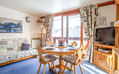 Accommodation:&nbsp;Vostok Zodiaque 800.86