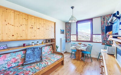 Accommodation:&nbsp;Vostok Zodiaque 800.27