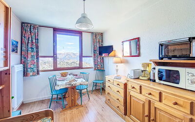 Accommodation:&nbsp;Vostok Zodiaque 800.27