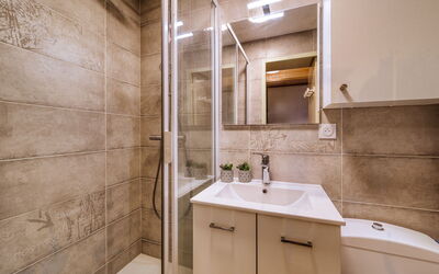 Accommodation:&nbsp;Vostok Zodiaque 800.94