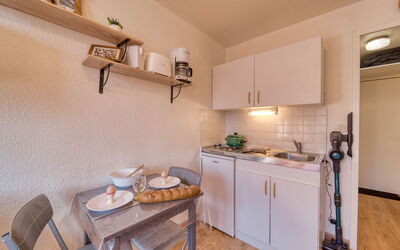 Accommodation:&nbsp;Vostok Zodiaque 800.80