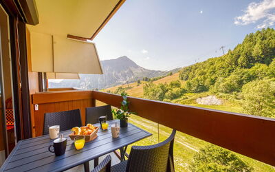 Accommodation:&nbsp;Vostok Zodiaque 800.45