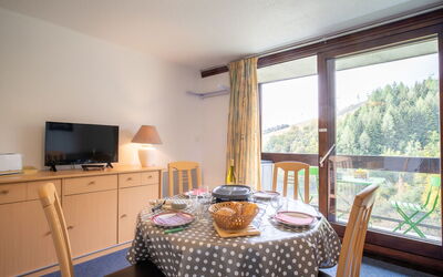 Accommodation:&nbsp;Vostok Zodiaque 800.52