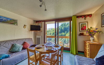 Accommodation:&nbsp;Vostok Zodiaque 800.61