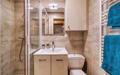 Accommodation:&nbsp;Vostok Zodiaque 800.94