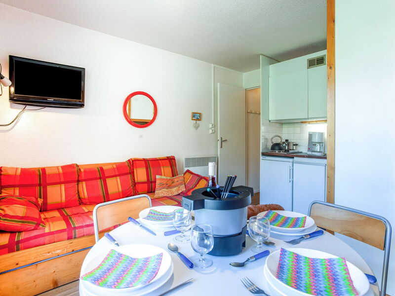 Accommodation:&nbsp;Vostok Zodiaque 800.42