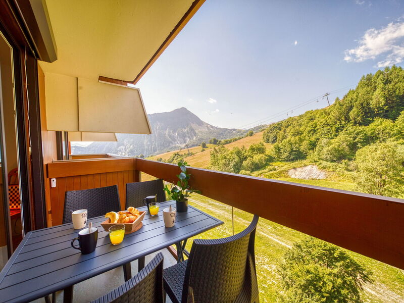 Accommodation:&nbsp;Vostok Zodiaque 800.45