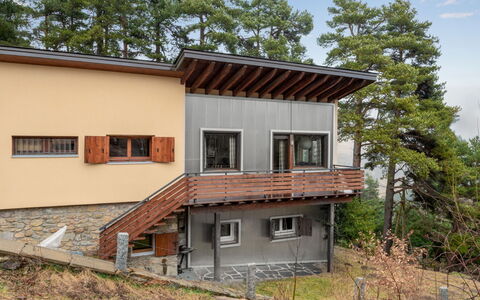 Molina: Building, Plant, Property, Window, Land Lot, Urban Design, Landscape, Neighbourhood, Grass, Leisure