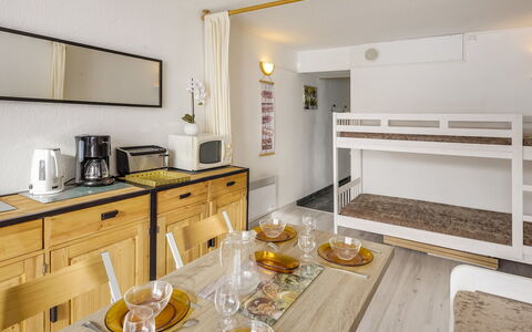 Accommodation:&nbsp;Soyouz Vanguard 100.47