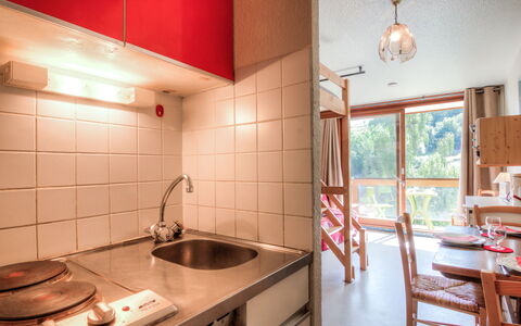 Accommodation:&nbsp;Soyouz Vanguard 100.10