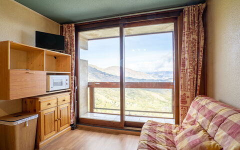 Accommodation:&nbsp;Soyouz Vanguard 100.65