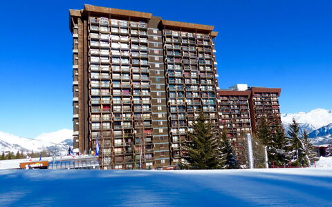 Le Corbier 100: Sky, Building, Water, Property, Blue, Azure, Skyscraper, Snow, Condominium, Urban Design