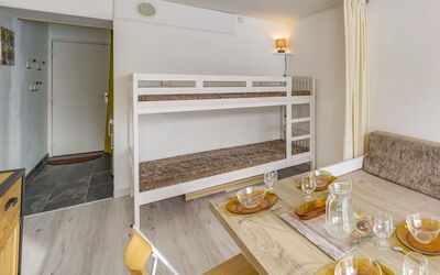 Accommodation:&nbsp;Soyouz Vanguard 100.47