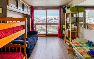Accommodation:&nbsp;Soyouz Vanguard 100.74