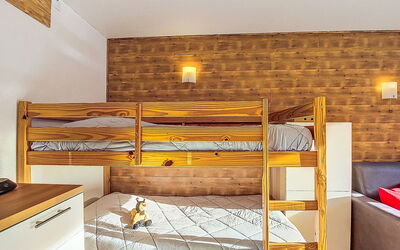 Accommodation:&nbsp;Soyouz Vanguard 100.106