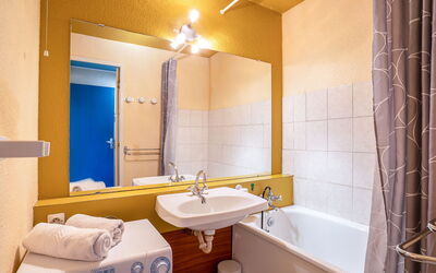 Accommodation:&nbsp;Soyouz Vanguard 100.65
