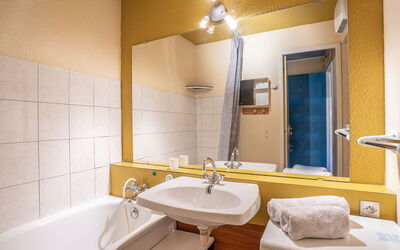 Accommodation:&nbsp;Soyouz Vanguard 100.65