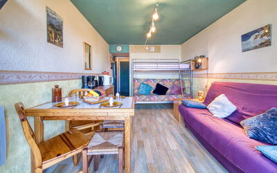 Accommodation:&nbsp;Soyouz Vanguard 100.103