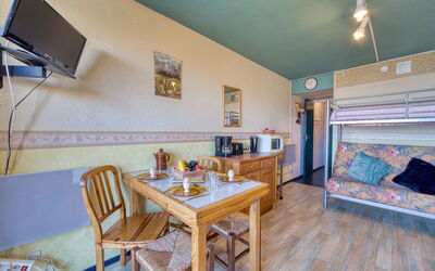 Accommodation:&nbsp;Soyouz Vanguard 100.103