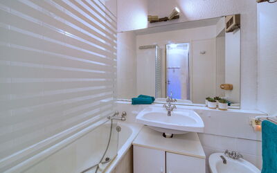 Accommodation:&nbsp;Soyouz Vanguard 100.103