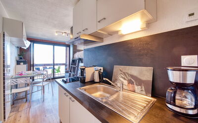 Accommodation:&nbsp;Soyouz Vanguard 100.104