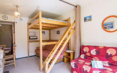 Accommodation:&nbsp;Soyouz Vanguard 100.10