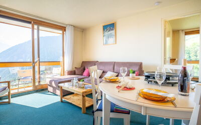 Accommodation:&nbsp;Soyouz Vanguard 100.87