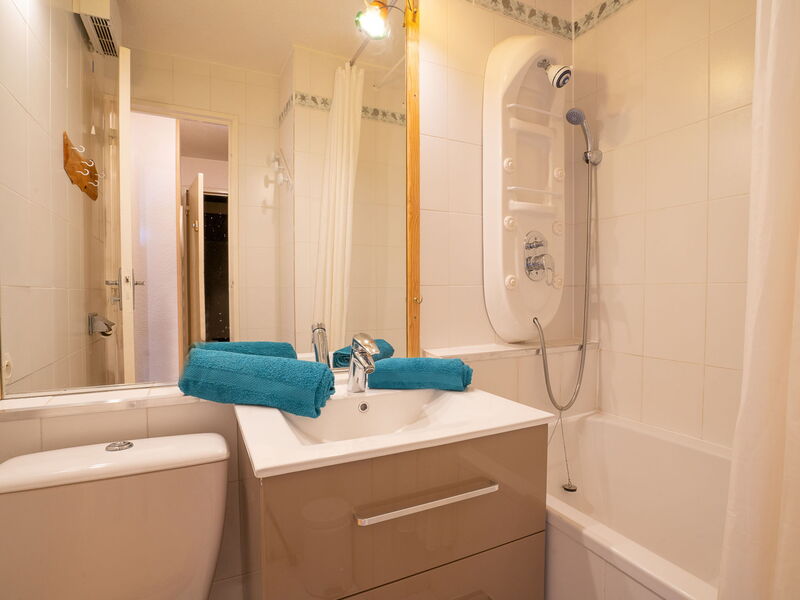 Accommodation:&nbsp;Soyouz Vanguard 100.92