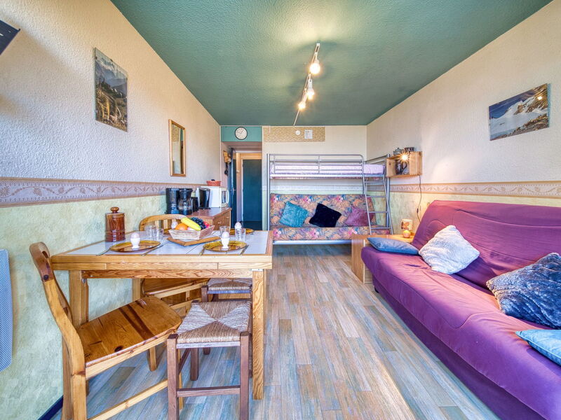 Accommodation:&nbsp;Soyouz Vanguard 100.103