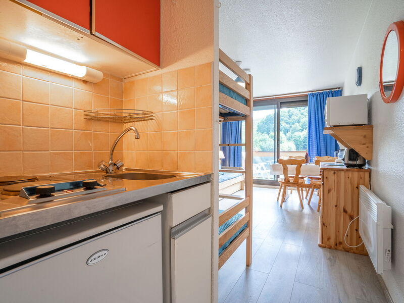 Accommodation:&nbsp;Soyouz Vanguard 100.12