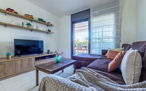 Vila del Far: Furniture, Interior Design, Flooring, Couch, Floor, Wall, Wood, Living Room, Room, Ceiling