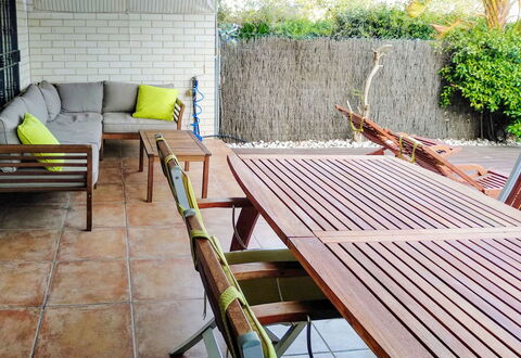 Vila del Far: Building, Plant, Property, Window, Land Lot, Urban Design, Landscape, Neighbourhood, Grass, Leisure