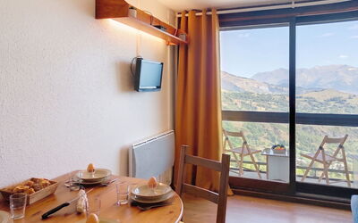 Accommodation:&nbsp;Pegase Phenix 310.76