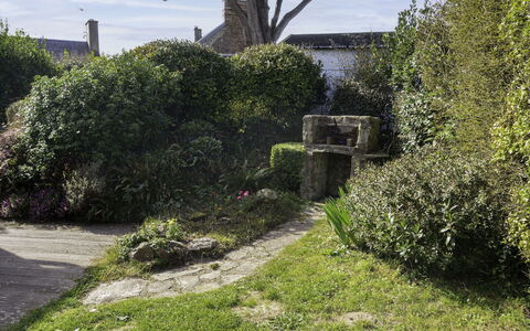 Le Havre de Paix: Building, Plant, Property, Window, Land Lot, Urban Design, Landscape, Neighbourhood, Grass, Leisure