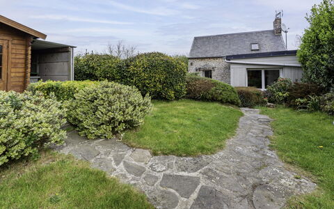 Le Havre de Paix: Building, Plant, Property, Window, Land Lot, Urban Design, Landscape, Neighbourhood, Grass, Leisure