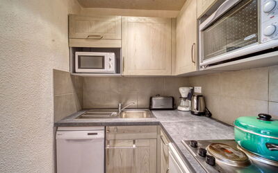 Accommodation:&nbsp;Lunik Orion 510.38