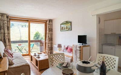 Accommodation:&nbsp;Lunik Orion 510.32