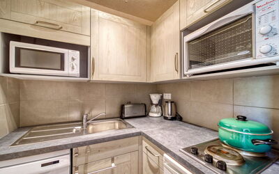 Accommodation:&nbsp;Lunik Orion 510.38