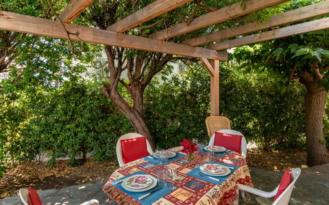 Villa Irène: Table, Plant, Furniture, Chair, Botany, Nature, Outdoor Table, Shade, Outdoor Furniture, Tree
