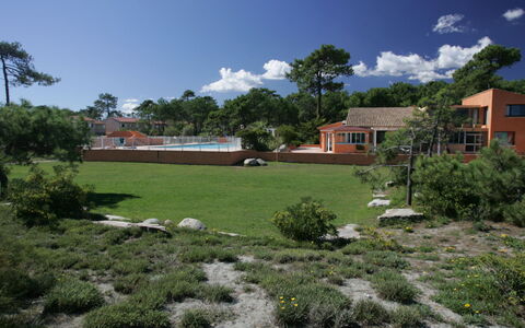 La Marana 600: Building, Plant, Property, Window, Land Lot, Urban Design, Landscape, Neighbourhood, Grass, Leisure