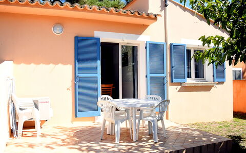 La Marana 600: Building, Plant, Property, Window, Land Lot, Urban Design, Landscape, Neighbourhood, Grass, Leisure