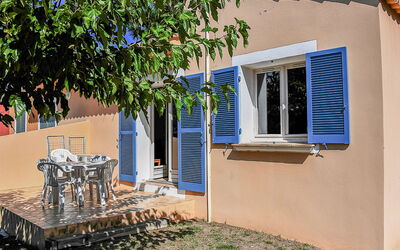 T3 Cabine 600.3: Building, Plant, Property, Window, Land Lot, Urban Design, Landscape, Neighbourhood, Grass, Leisure