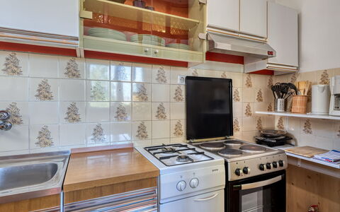 Nena: Kitchen Appliance, Kitchen, Major Appliance, Kitchen Stove, Wood, Countertop, Flooring, Cabinetry, Interior Design, Stove