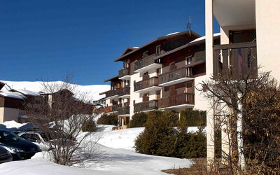 La Toussuire 200: Sky, Building, Plant, Property, Snow, Window, House, Neighbourhood, Residential Area, Slope