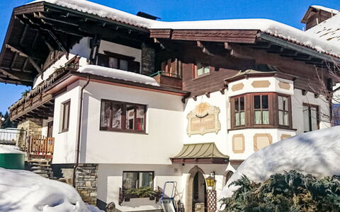 Wagrain 615: Sky, Window, Building, Snow, House, Plant, Residential Area, Real Estate, Facade, Landscape